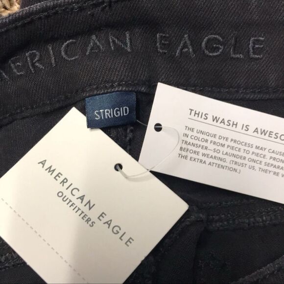 American Eagle Strigid Destroyed Distressed Mom Jeans - Size 16 Short | NWT - Picture 9 of 11